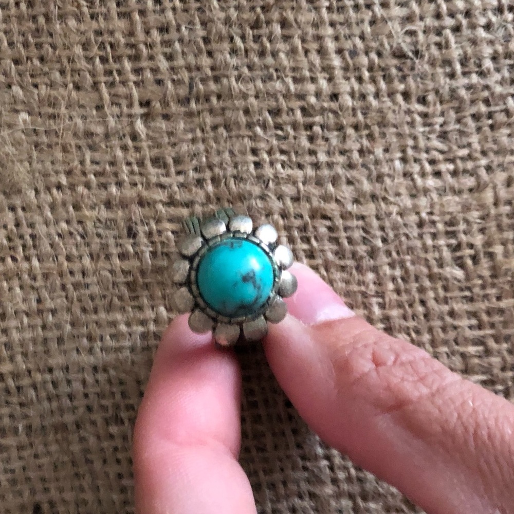 Turquoise flower ring - Picture 3 of 4
